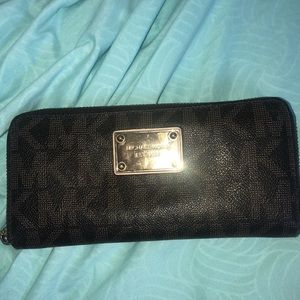 Micheal kors wallet